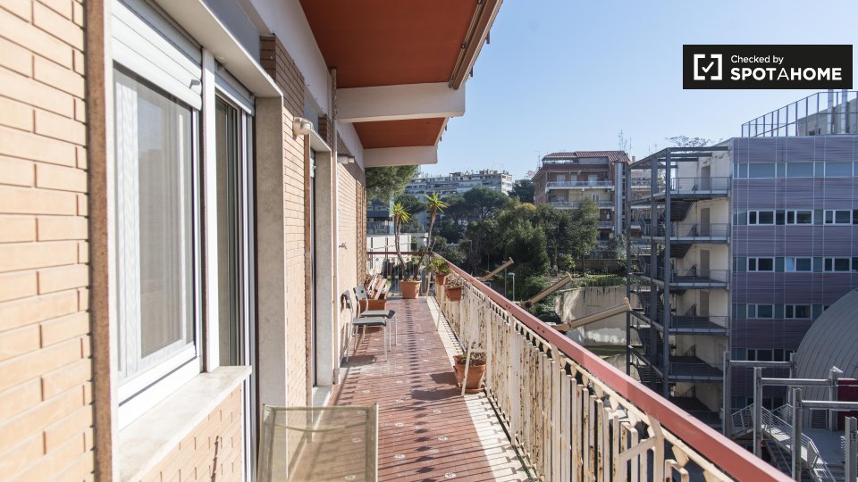 Immagine 15 di Camera condivisa in affitto  in Via Antonino Pio a Roma