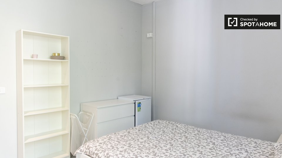 Immagine 2 di Camera condivisa in affitto  in Viale Regina Margherita, 00198 Roma RM, Italy a Roma