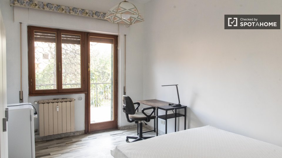 Immagine 1 di Camera condivisa in affitto  in Via dei Radiotelegrafisti a Roma