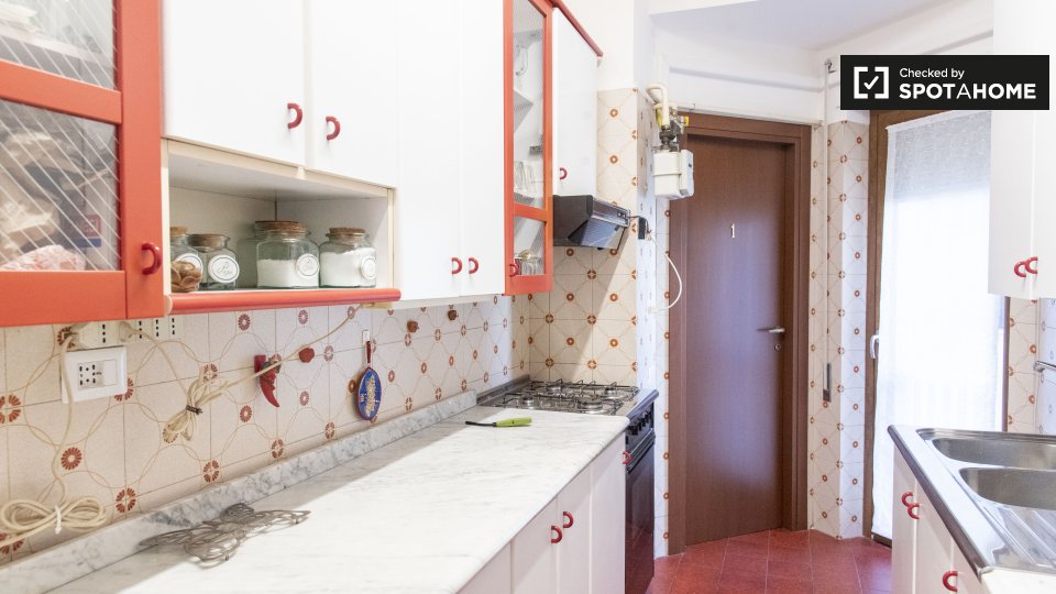 Immagine 15 di Camera condivisa in affitto  in Via Nomentana a Roma