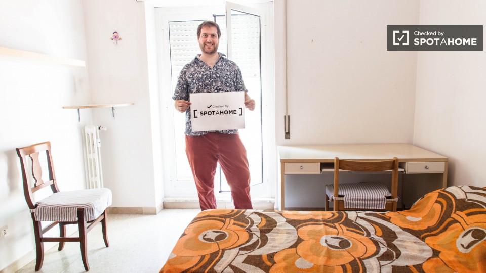 Immagine 4 di Camera condivisa in affitto  in Via Calpurnio Fiamma a Roma