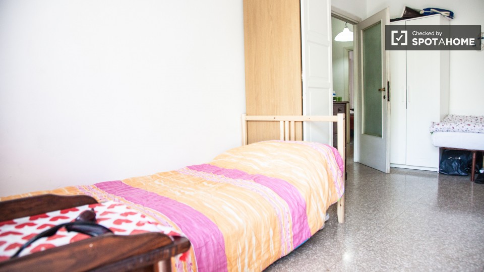 Immagine 12 di Camera condivisa in affitto  in Via Tuscolana a Roma