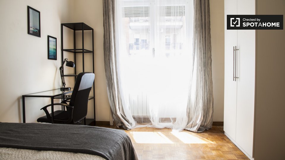 Immagine 3 di Camera condivisa in affitto  in Via Angelo Emo, 00136 Roma RM, Italy a Roma