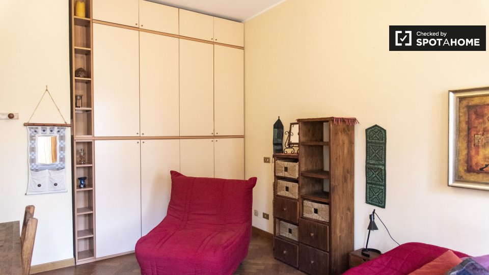 Immagine 16 di Camera condivisa in affitto  in Via Corinto a Roma