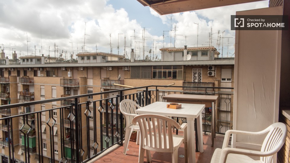 Immagine 11 di Camera condivisa in affitto  in Via Caprese a Roma