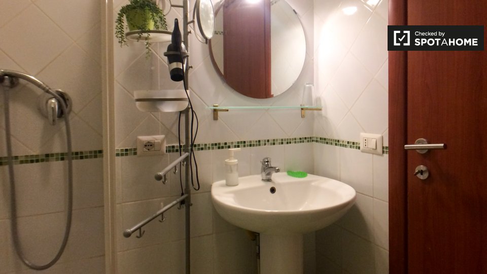 Immagine 11 di Appartamento in affitto  in Via Ostiense a Roma