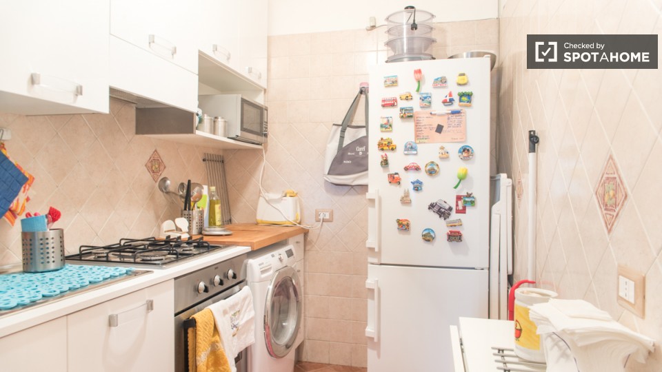 Immagine 15 di Camera condivisa in affitto  in Via Napoli a Roma