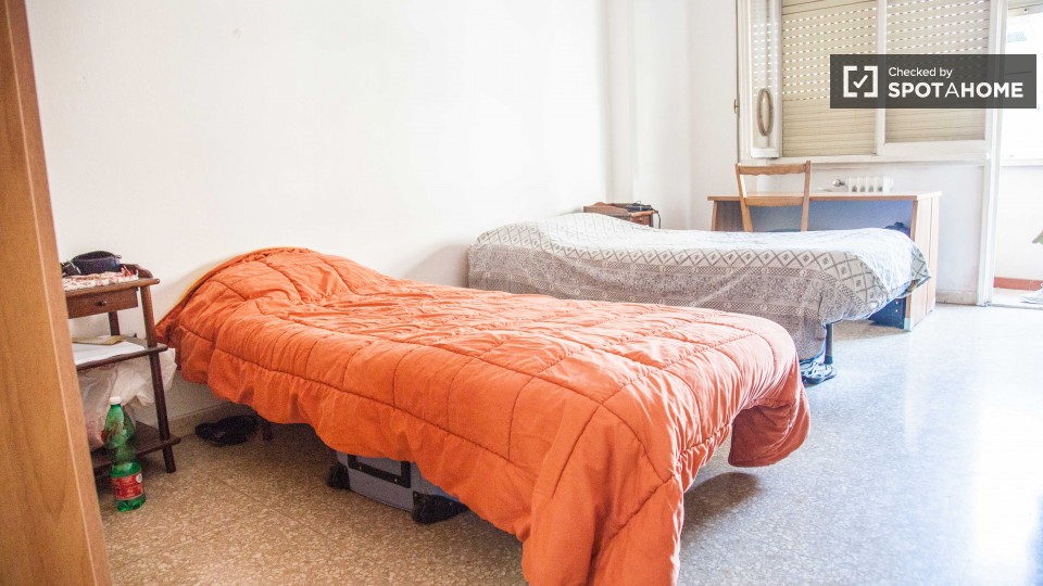 Immagine 1 di Camera condivisa in affitto  in Via Tuscolana a Roma