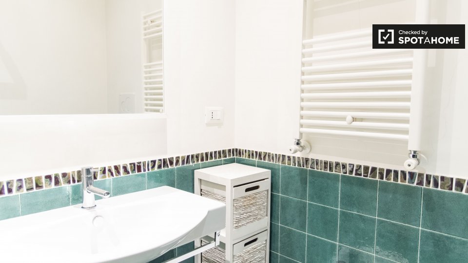 Immagine 15 di Appartamento in affitto  in Via Druso a Roma