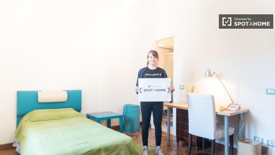 Immagine 4 di Camera condivisa in affitto  in Via Napoli a Roma