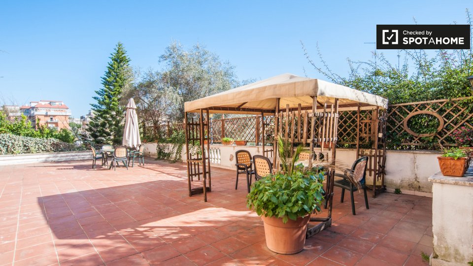 Immagine 12 di Appartamento in affitto  in Via dei Gonzaga a Roma