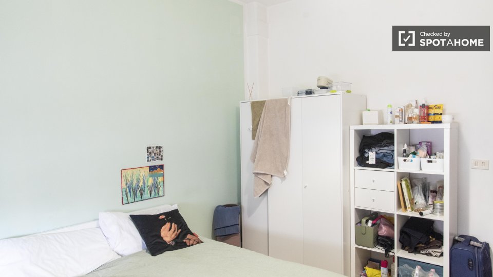 Immagine 2 di Camera condivisa in affitto  in Via Oderisi da Gubbio a Roma