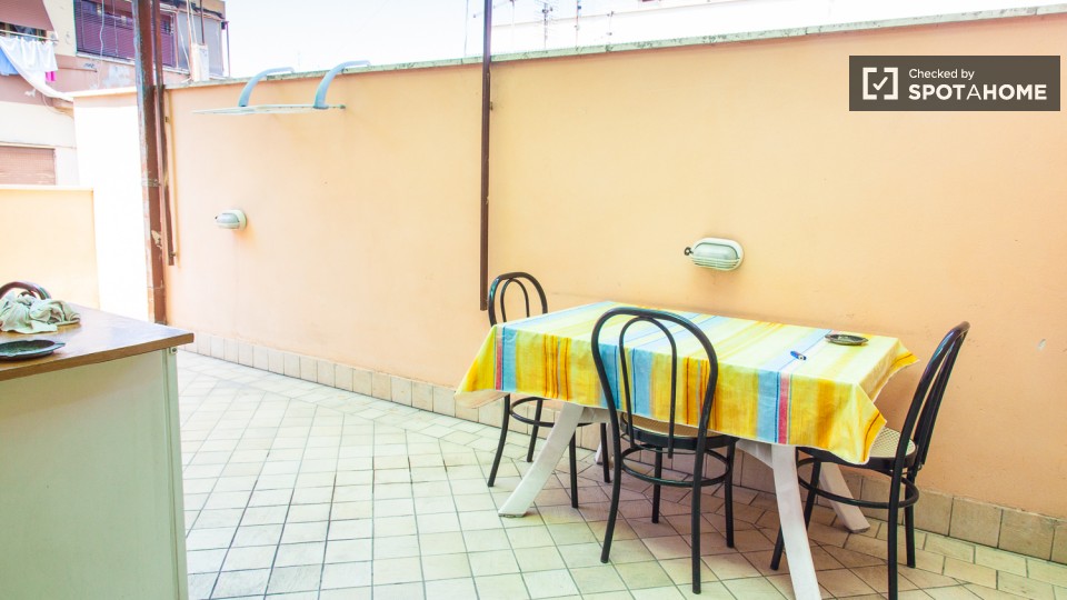 Immagine 8 di Camera condivisa in affitto  in Via dei Platani a Roma