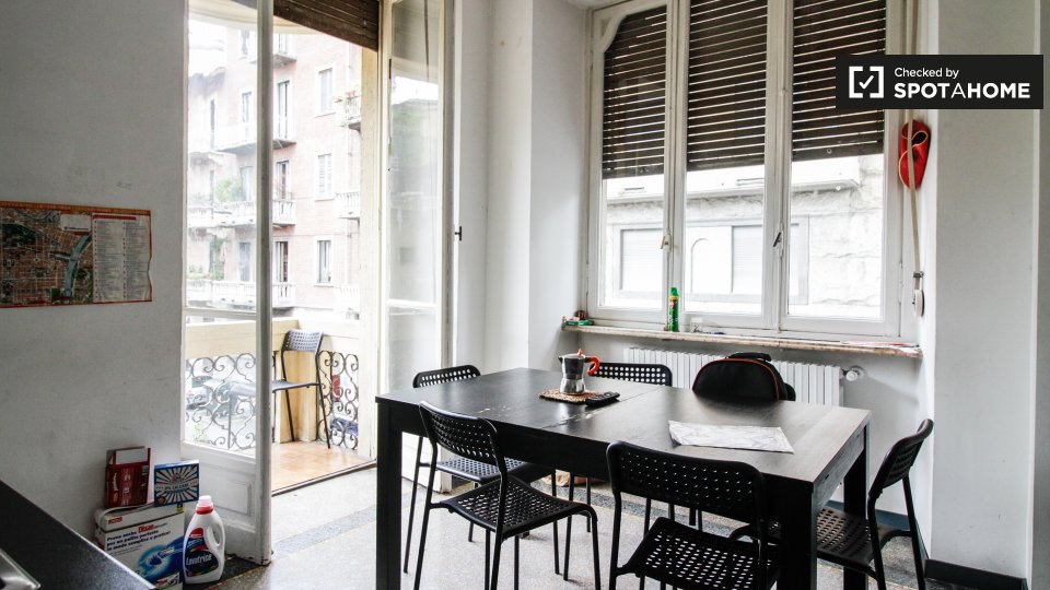 Immagine 7 di Camera condivisa in affitto  in Corso S. Maurizio a Torino