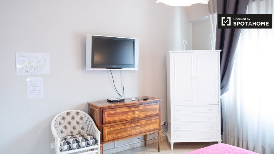 Immagine 4 di Camera condivisa in affitto  in Via Gregorio VII a Roma