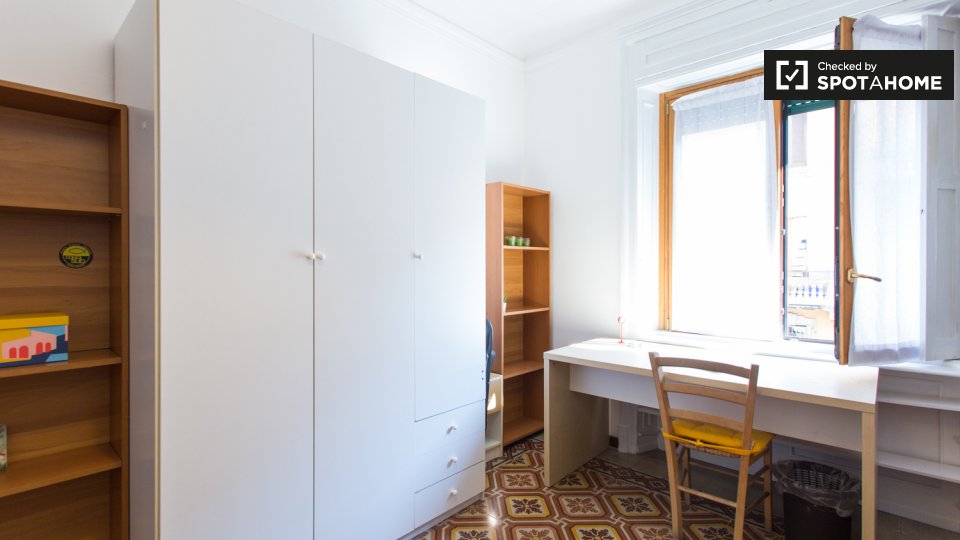 Immagine 3 di Camera condivisa in affitto  in Viale Campania a Milano