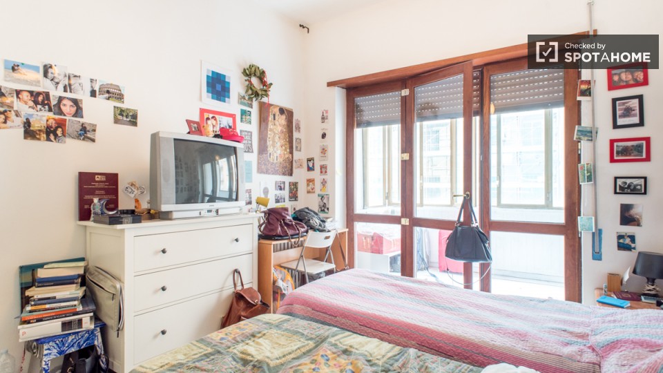 Immagine 4 di Camera condivisa in affitto  in Largo Somalia a Roma