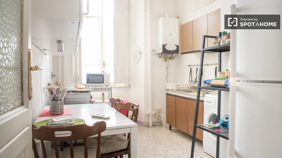 Immagine 12 di Camera condivisa in affitto  in Via Salaria a Roma