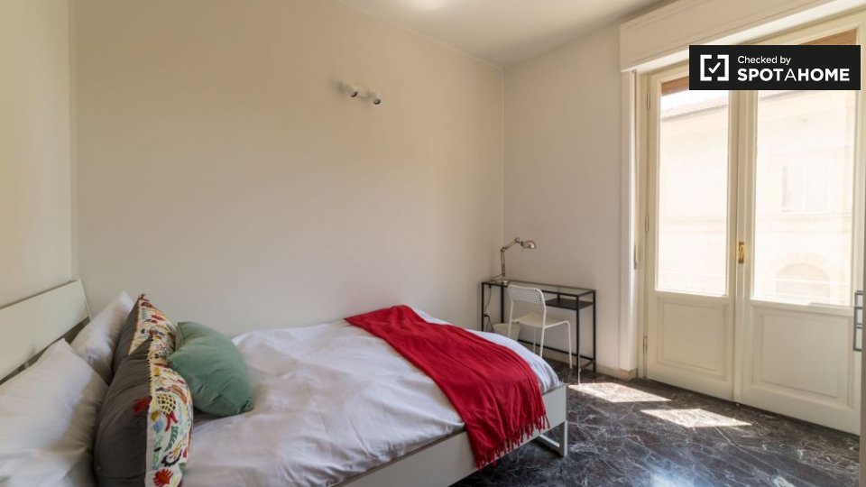 Immagine 2 di Camera condivisa in affitto  in Viale dei Mille a Firenze