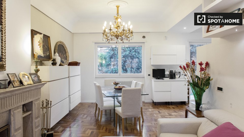 Immagine 9 di Camera condivisa in affitto  in Via Anite di Tegea a Roma