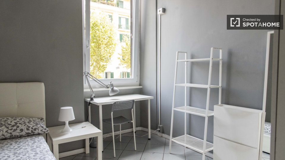 Immagine 5 di Camera condivisa in affitto  in Viale Regina Margherita, 00198 Roma RM, Italy a Roma