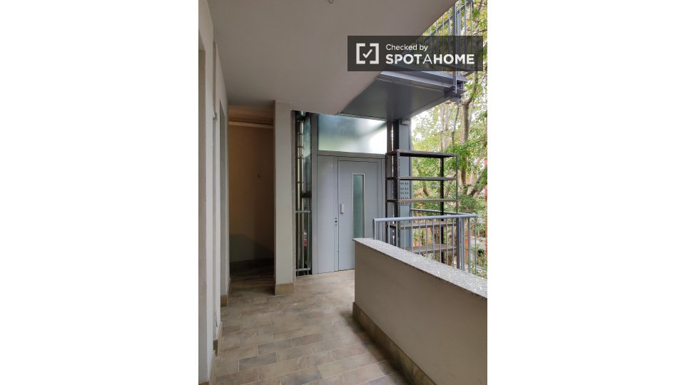 Immagine 10 di Camera condivisa in affitto  in via Barzoni a Milano