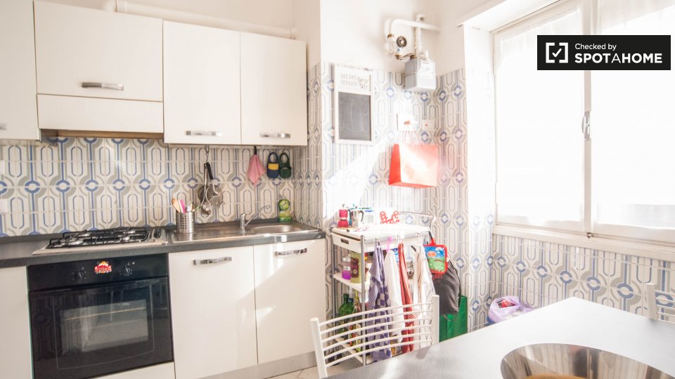 Immagine 10 di Camera condivisa in affitto  in Piazza San Giovanni Bosco a Roma