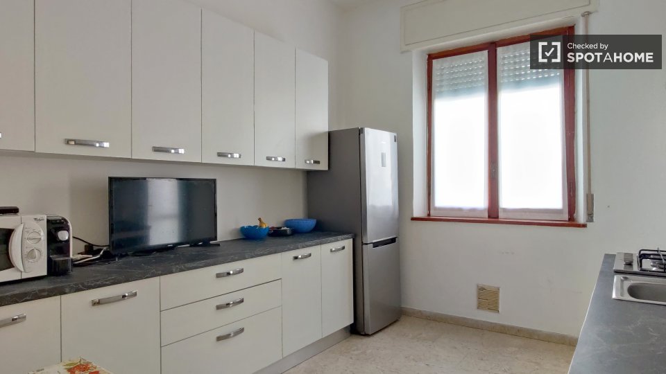 Immagine 5 di Camera condivisa in affitto  in Via Eugenio Villoresi a Inveruno