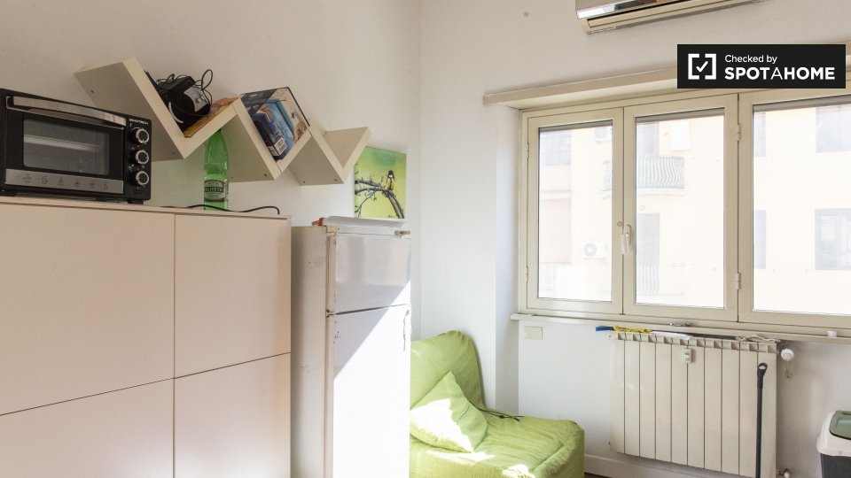 Immagine 10 di Camera condivisa in affitto  in Via Baldassarre Orero, 00159 Roma RM, Italy a Roma