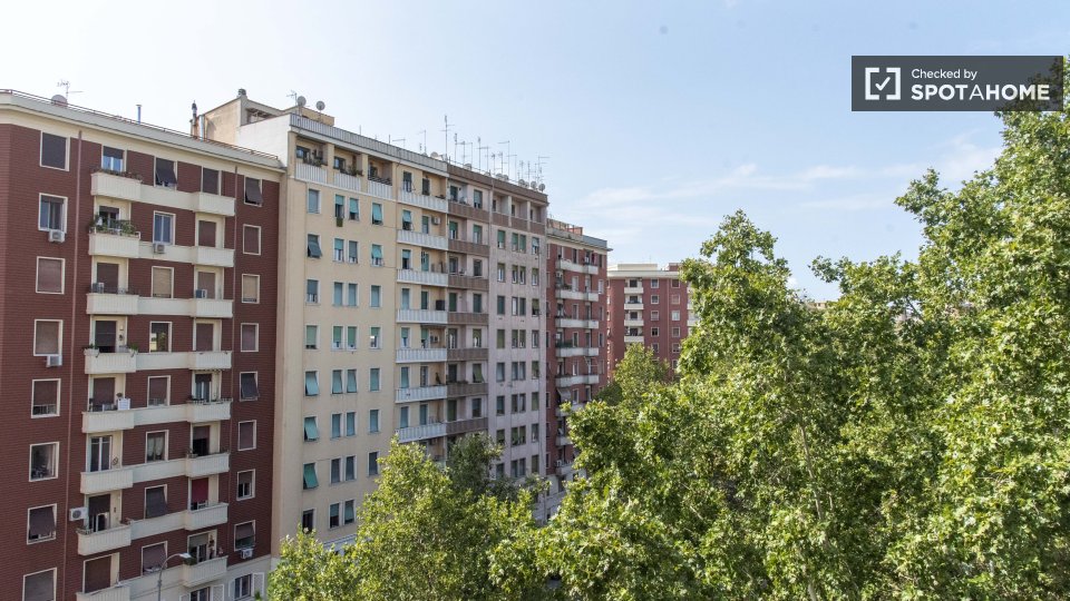 Immagine 15 di Appartamento in affitto  in Piazza Ragusa a Roma