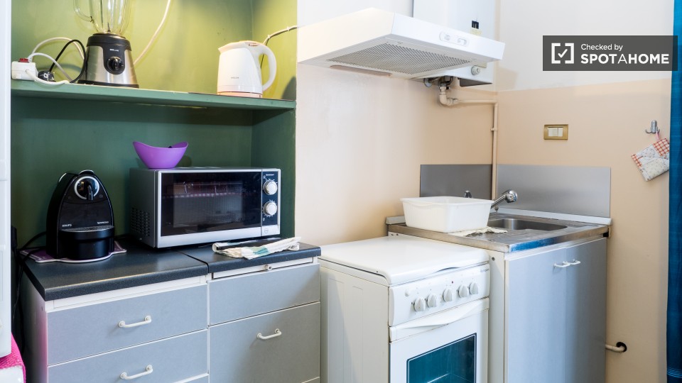 Immagine 14 di Camera condivisa in affitto  in Viale Edoardo Jenner a Milano