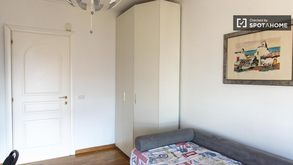 Immagine 4 di Camera condivisa in affitto  in Via Gian Antonio Maggi a Roma