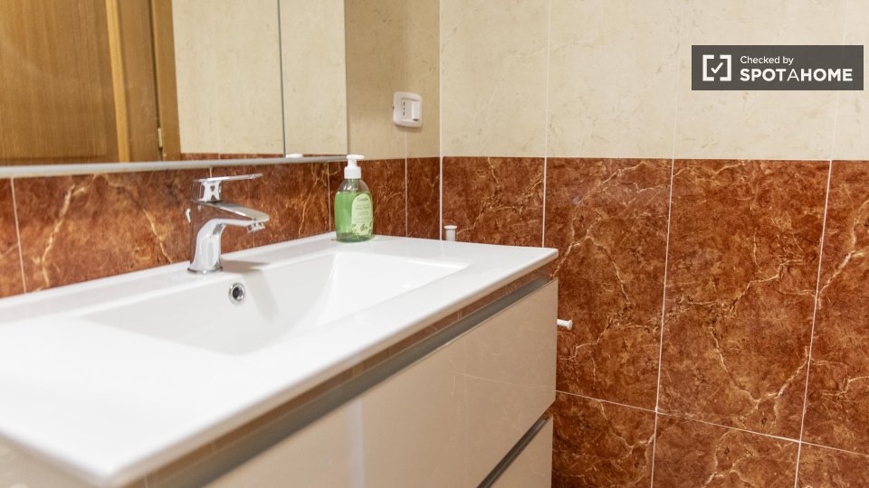 Immagine 4 di Appartamento in affitto  in Via Saronno a Roma