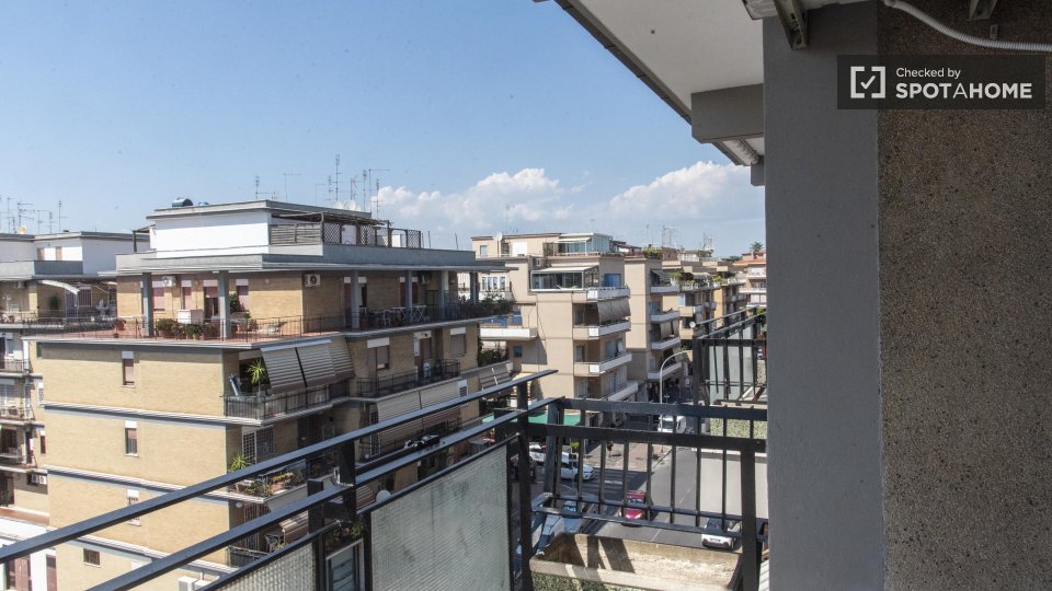 Immagine 10 di Appartamento in affitto  in Via Pietro Maffi a Roma