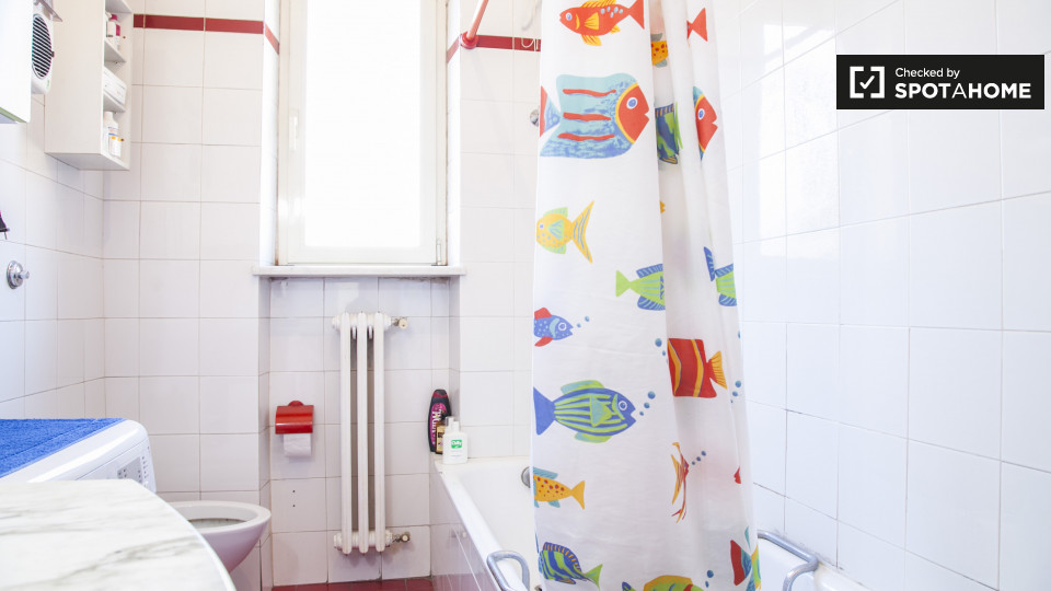 Immagine 12 di Camera condivisa in affitto  in Via dei Crispolti a Roma