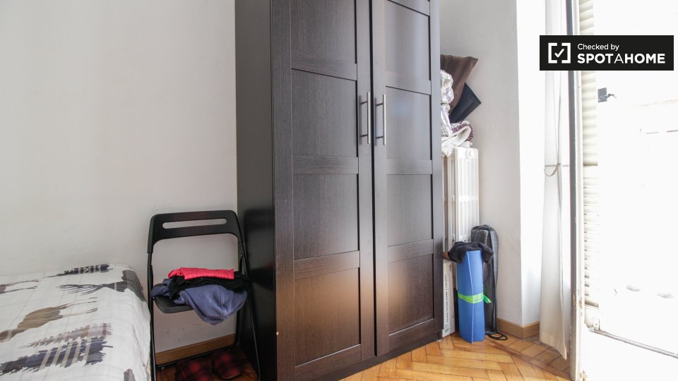 Immagine 4 di Camera condivisa in affitto  in Corso S. Maurizio a Torino