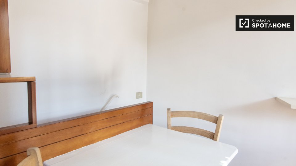 Immagine 4 di Appartamento in affitto  in Via del Pavone a Roma