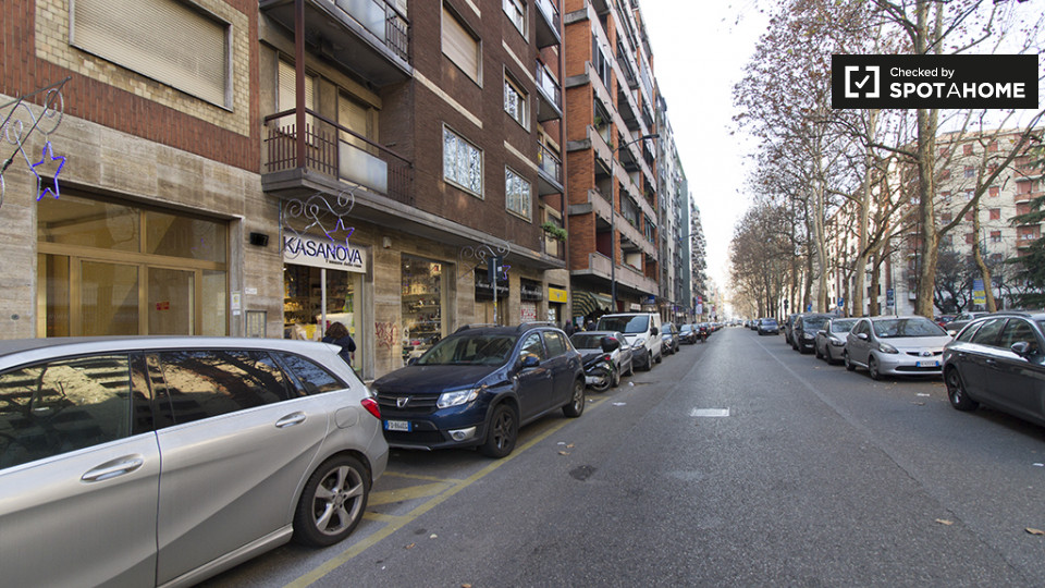 Immagine 19 di Ufficio in affitto  in Via Lorenteggio a Milano