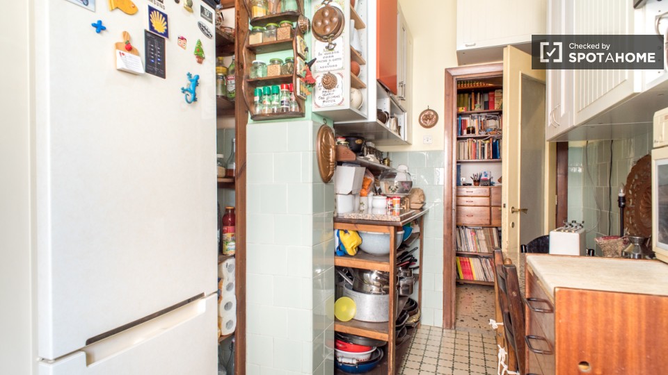 Immagine 7 di Camera condivisa in affitto  in Via Raffaele Balestra a Roma