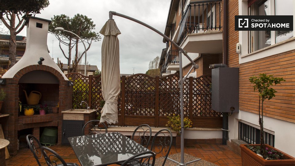 Immagine 17 di Camera condivisa in affitto  in Via Anite di Tegea a Roma