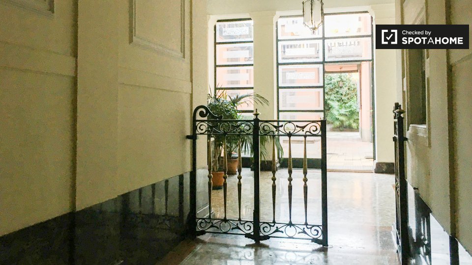 Immagine 9 di Ufficio in affitto  in Via Carroccio a Milano