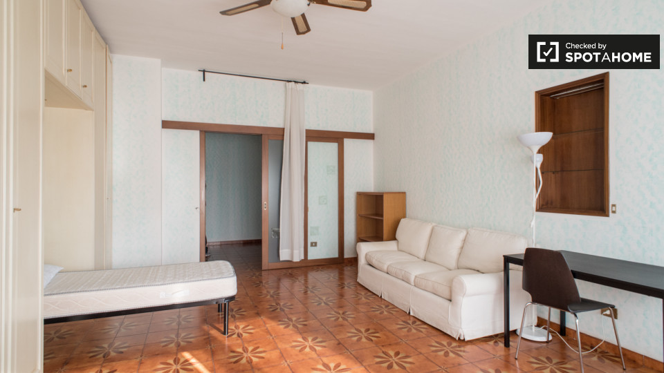 Immagine 6 di Camera condivisa in affitto  in Viale Bruno Rizzieri a Roma