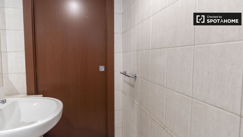 Immagine 9 di Camera condivisa in affitto  in Via Nomentana a Roma