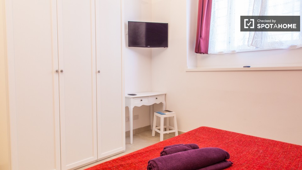 Immagine 12 di Camera condivisa in affitto  in Via Amerigo Vespucci a Roma