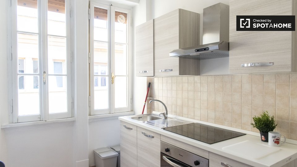 Immagine 3 di Camera condivisa in affitto  in Via Costantino Corvisieri a Roma