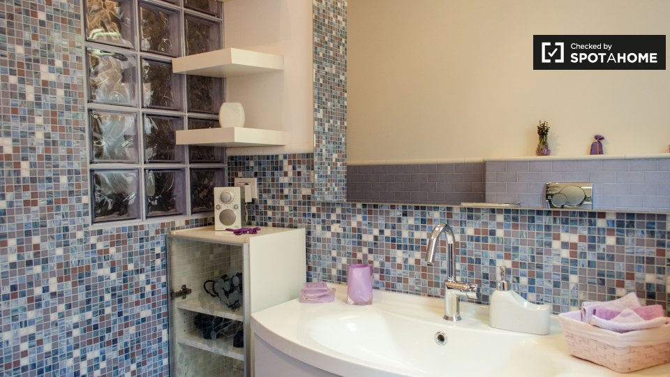 Immagine 6 di Camera condivisa in affitto  in Via Benedetto Croce, 00142 Roma RM, Italy a Roma