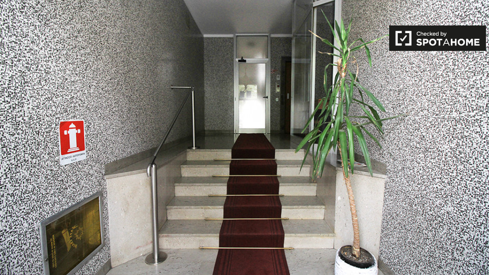 Immagine 11 di Ufficio in affitto  in Via Ravenna a Milano