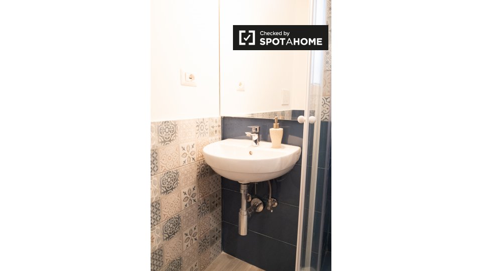 Immagine 5 di Appartamento in affitto  in Via dei Giovi a Roma