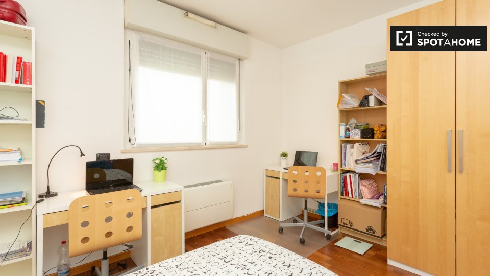 Immagine 4 di Camera condivisa in affitto  in Viale dell'Innovazione a Milano