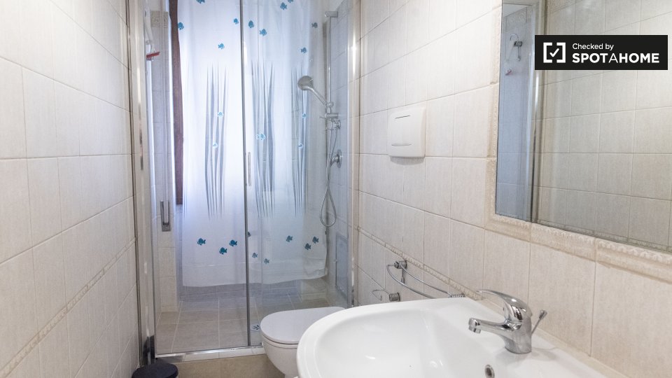 Immagine 6 di Camera condivisa in affitto  in Via Nomentana a Roma